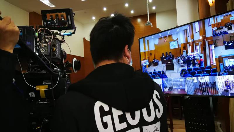 AI生成VS人工创意——阿拉山口市广告片拍摄公司的技术浪漫主义实践